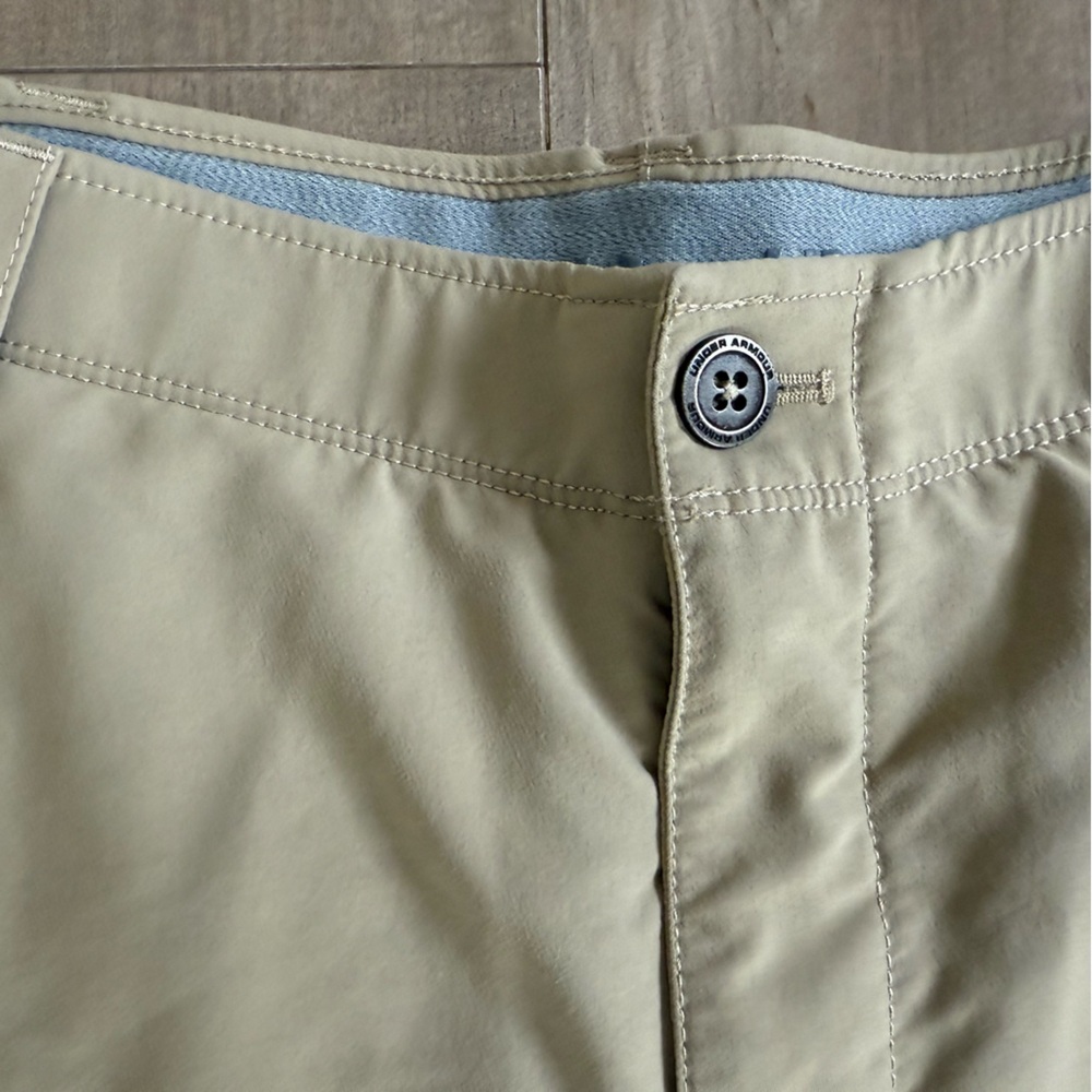 Under Armour Performance Golf Shorts Khaki Men 40 Gummy Waistband Heatgear Loose - Picture 2 of 12